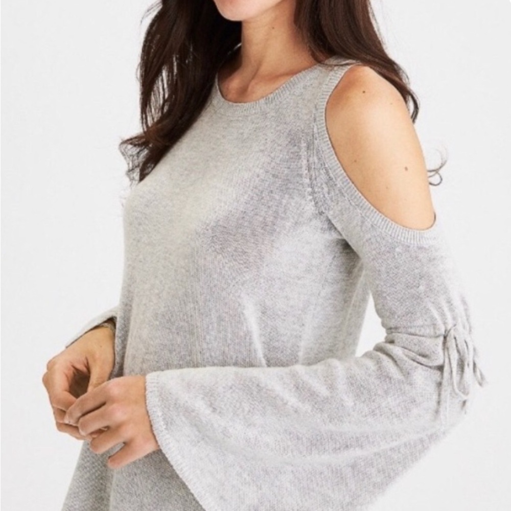 American Eagle cold shoulder tie sleeve medium NWT